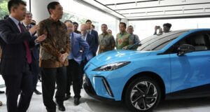 Luhut Jajal MG4 EV, Mobil Listrik Crossover Pertama di Indonesia